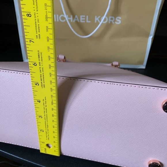 Michael Kors Women’s Rose Gold Pink Large Dome Satchel Brand New - Picture 13 of 16